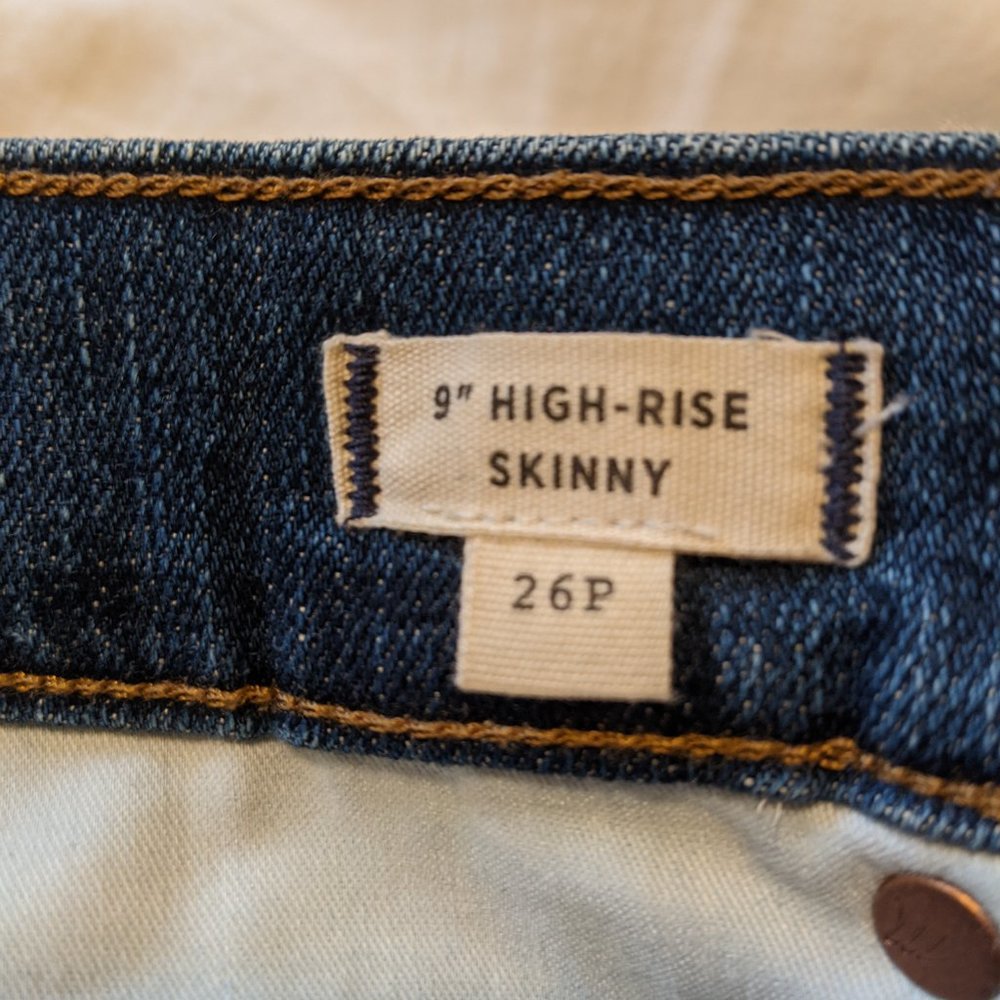 Madewell Petite 9" Mid-Rise Skinny Jeans - Picture 4 of 9